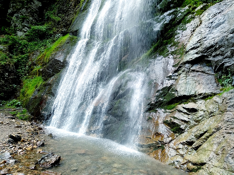 Free waterfall and Rocks photo 